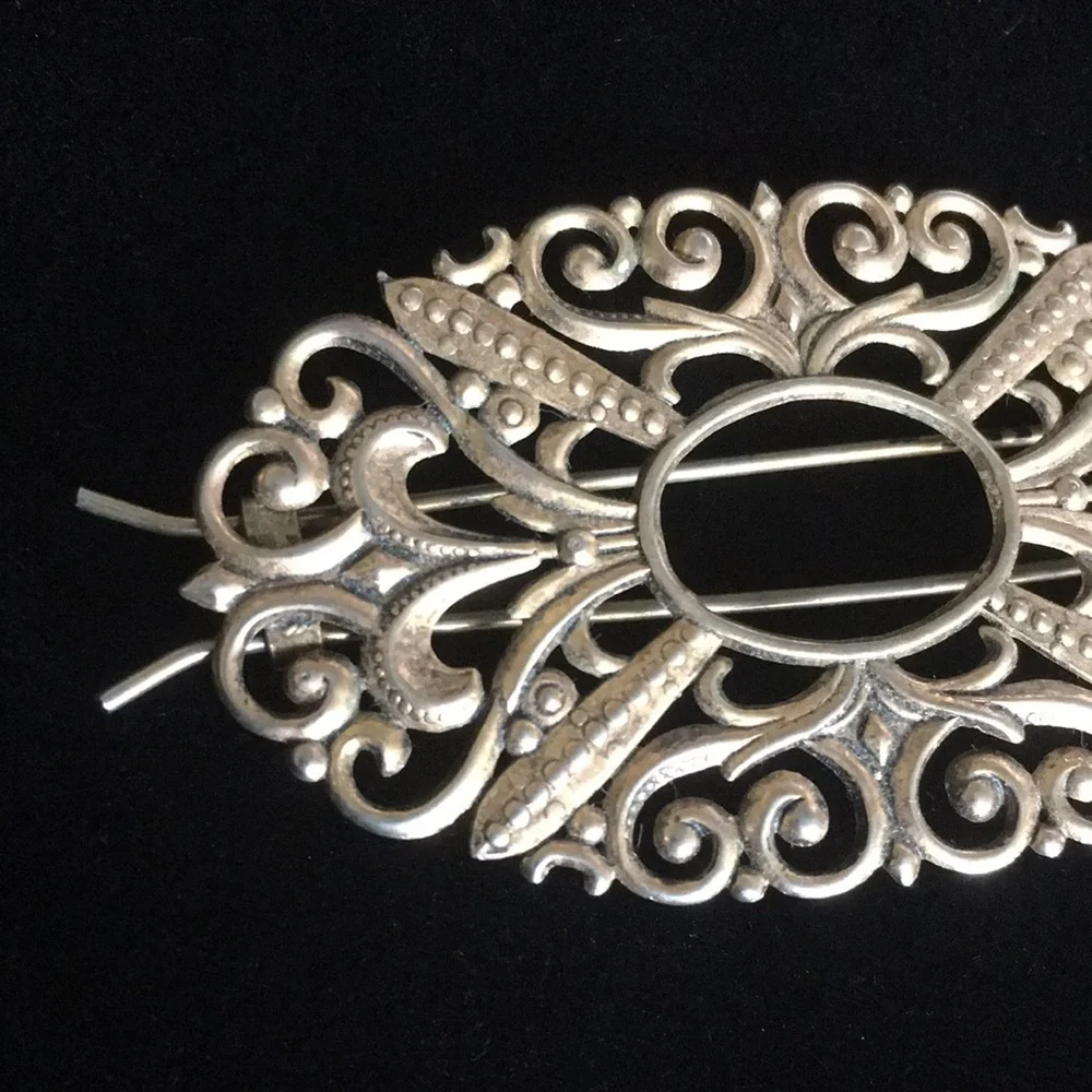 Elegant Vintage Hair Clip